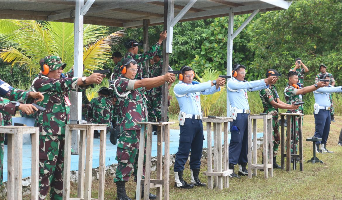 POMAU dan Intelijen Lanud Raden Sadjad Natuna Latihan Menembak, Siapkan Diri Hadapi Ancaman (5)