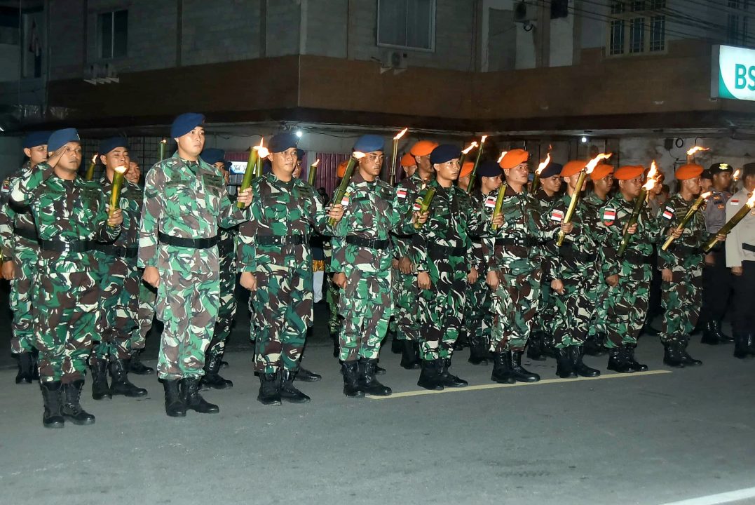 Personel Lanud Raden Sadjad Natuna Berpartisipasi dalam Upacara Taptu dan Pawai Obor Peringatan HUT ke-79 Kemerdekaan RI di Natuna