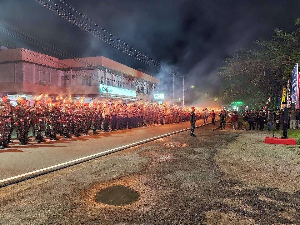 Personel Lanud Raden Sadjad Natuna Berpartisipasi dalam Upacara Taptu dan Pawai Obor Peringatan HUT ke-79 Kemerdekaan RI di Natuna