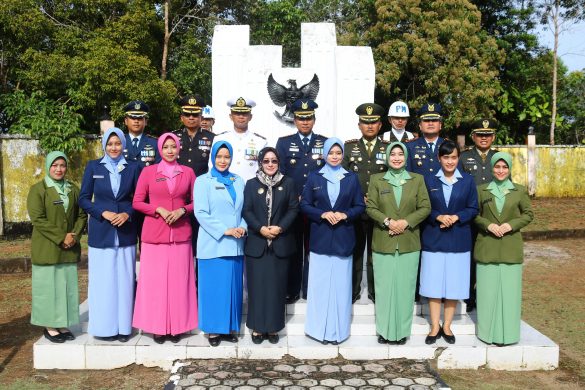 Peringati HUT ke-79, TNI Gelar Ziarah Nasional di Taman Makam Pahlawan Natuna (13)