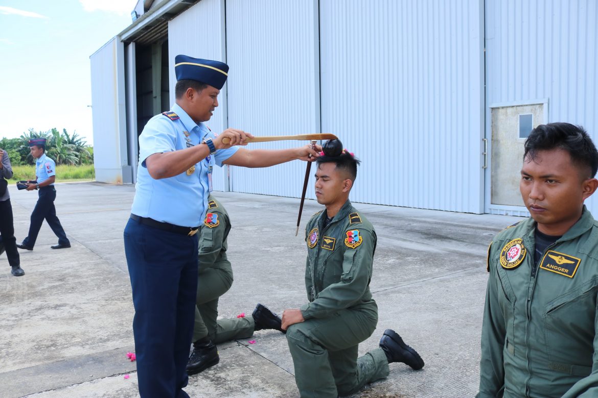 Kesiapan TNI AU Ditingkatkan: Danlanud RSA Natuna Tutup Program Penerbang dan Operator PTTA Skadron Udara 52